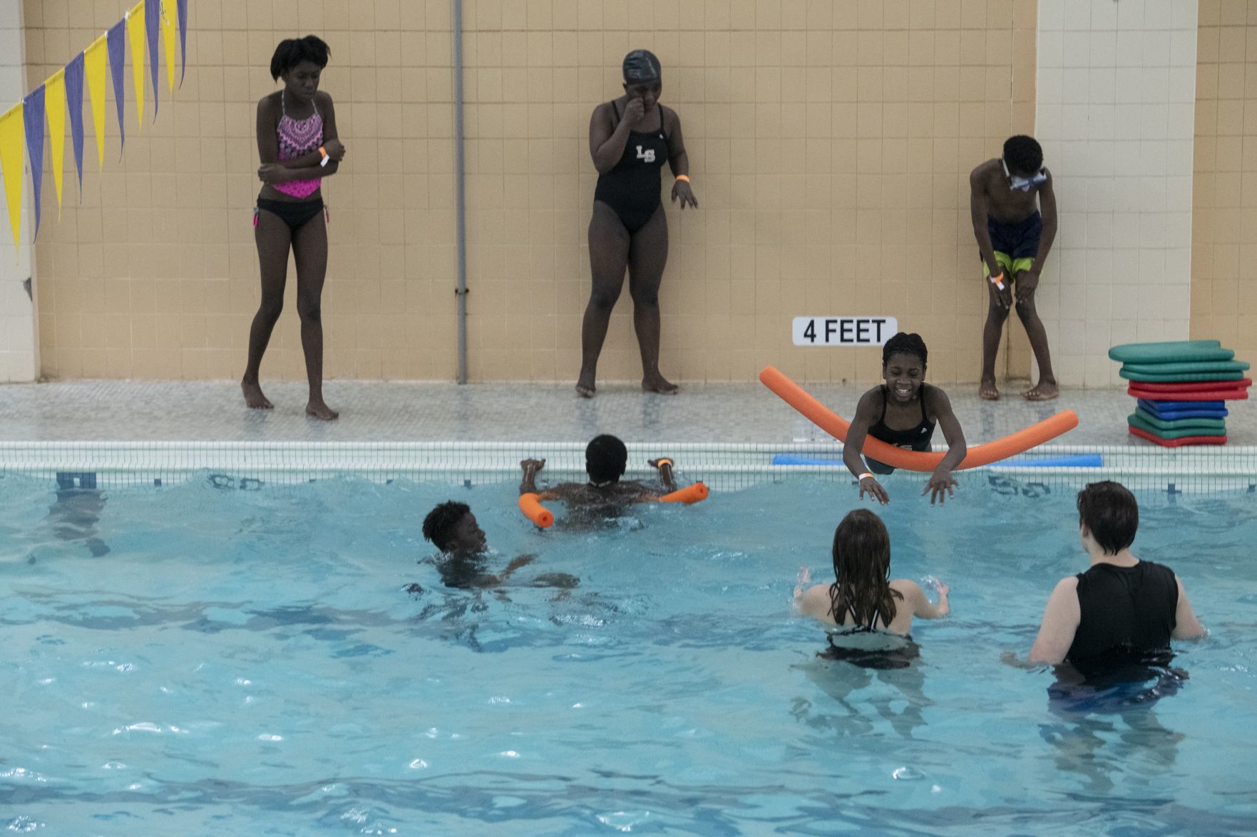 Refugee students hone their swimming skills
